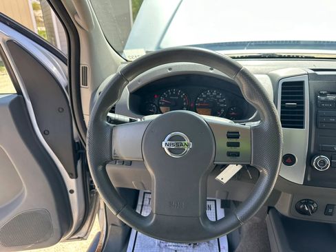 Used 2010 Nissan Frontier SE AWD/4WD image 17