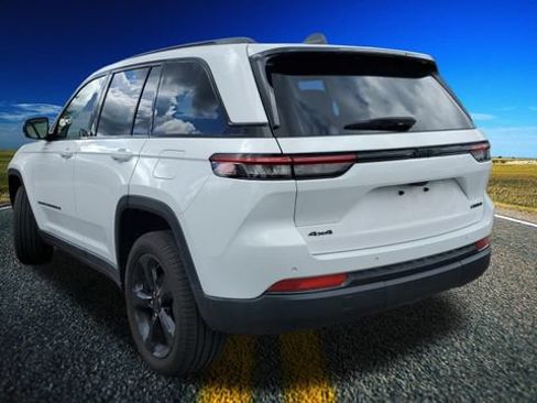 Certified 2023 Jeep Grand Cherokee Limited w/ Black Appearance Package AWD/4WD image 28