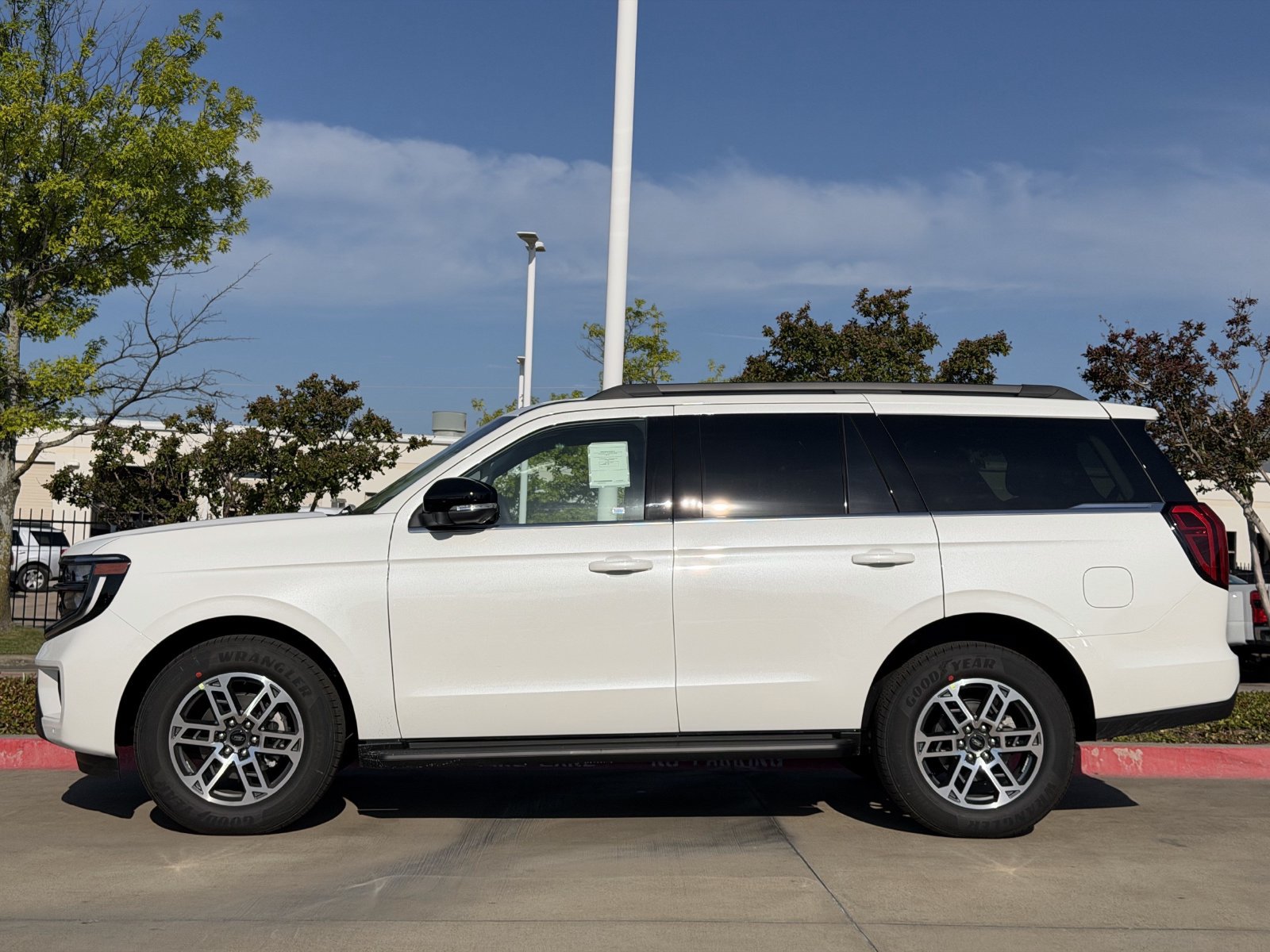 New 2026 Ford Expedition Active RWD image 3