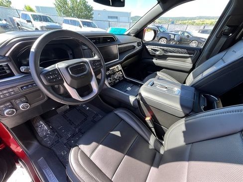 Used 2024 GMC Yukon XL Denali AWD/4WD image 18