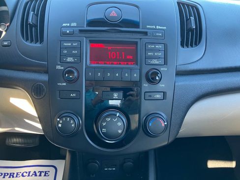 Used 2010 Kia Forte EX image 19