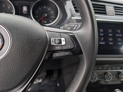 Used 2020 Volkswagen Tiguan SE w/ Panoramic Sunroof Package AWD/4WD image 25