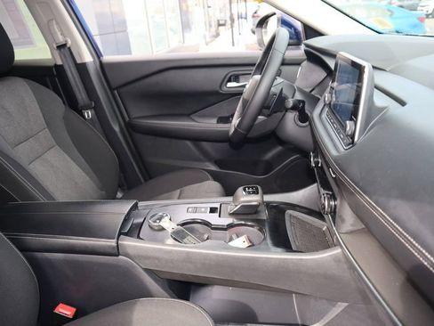 Certified 2025 Nissan Rogue SV AWD/4WD image 27