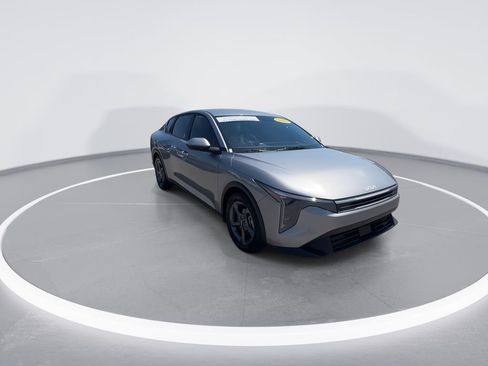 Certified 2025 Kia K4 FWD image 2