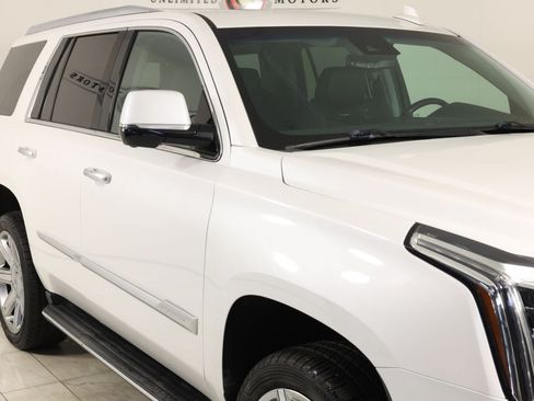 Used 2020 Cadillac Escalade Luxury AWD/4WD image 39