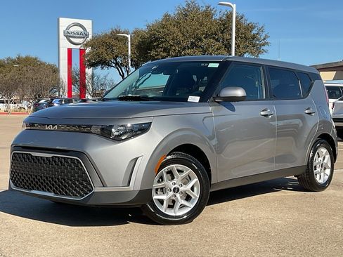 Used 2025 Kia Soul LX w/ LX Technology Package image 2