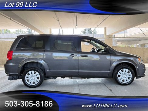 Used 2018 Dodge Grand Caravan SE w/ Power Convenience Group I FWD image 11