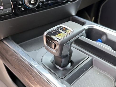 Used 2022 Chevrolet Silverado 1500 LTZ AWD/4WD image 12