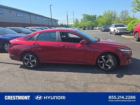 Used 2023 Hyundai Elantra SEL w/ Convenience Package FWD image 2