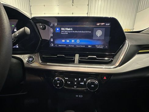 Used 2024 Chevrolet Trax LT FWD image 28