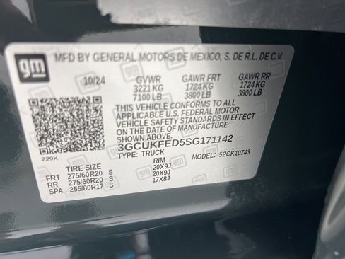 Used 2025 Chevrolet Silverado 1500 LT Trail Boss w/ Convenience Package II image 32