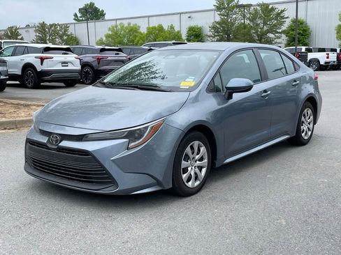 Used 2025 Toyota Corolla LE FWD image 3