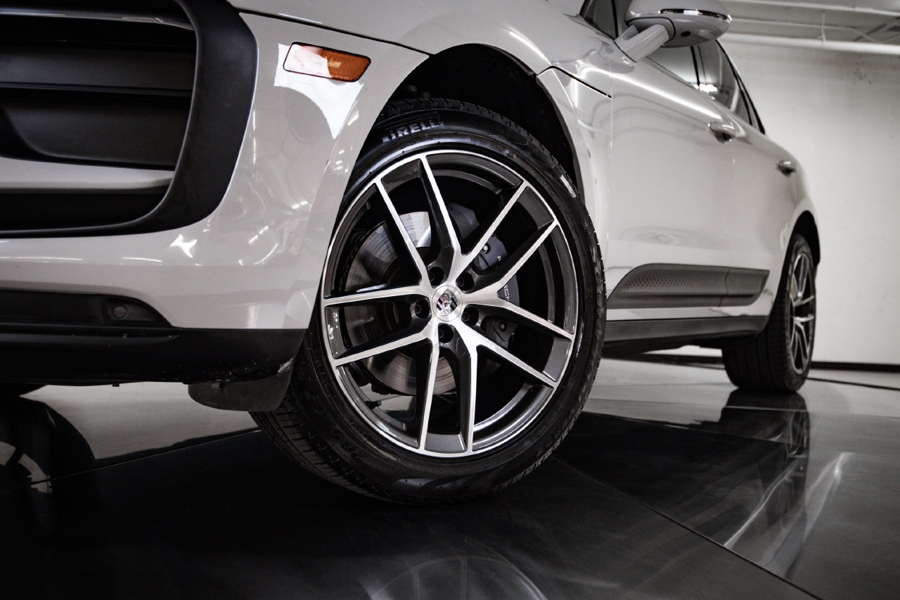 Certified 2026 Porsche Macan AWD/4WD image 12
