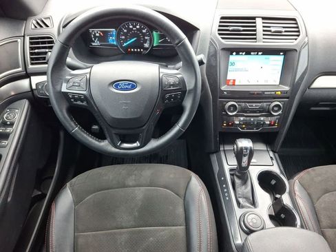 Used 2018 Ford Explorer XLT w/ Equipment Group 202A image 27