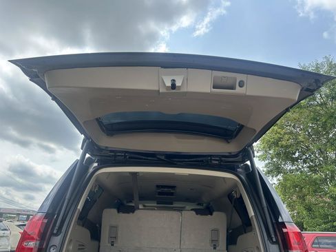 Used 2017 Chevrolet Suburban LT AWD/4WD image 40