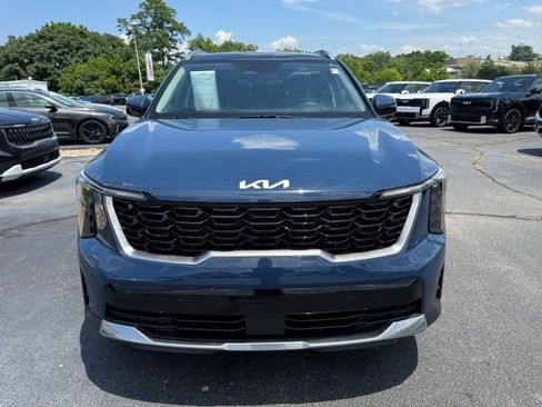 Used 2024 Kia Sorento S w/ Panoramic Sunroof Package FWD image 2