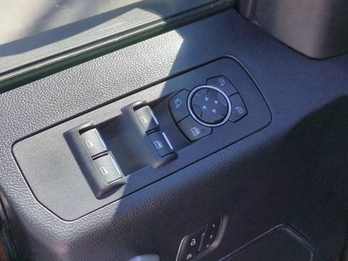 Used 2015 Ford F150 Lariat w/ Equipment Group 502A Luxury AWD/4WD image 15