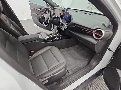 Used 2024 Chevrolet Trax RS FWD image 35