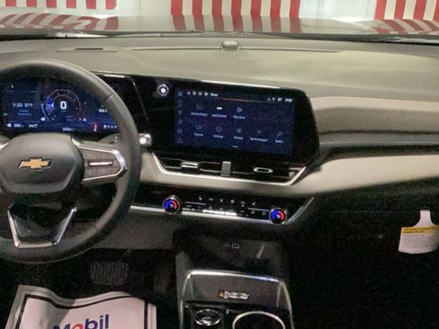 New 2026 Chevrolet Equinox LT w/ Convenience Package II image 10