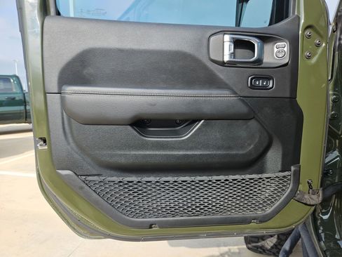 Used 2021 Jeep Wrangler Unlimited Sahara AWD/4WD image 11