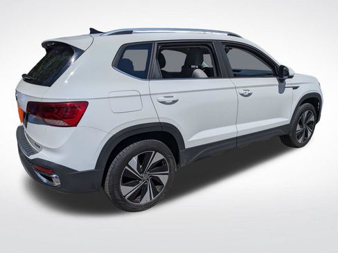 Used 2023 Volkswagen Taos SE w/ Panoramic Sunroof Package AWD/4WD image 3