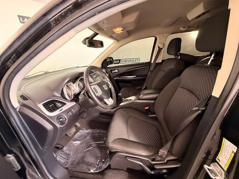 Used 2019 Dodge Journey SE w/ Connectivity Group FWD image 15