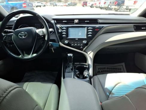 Used 2020 Toyota Camry SE image 11