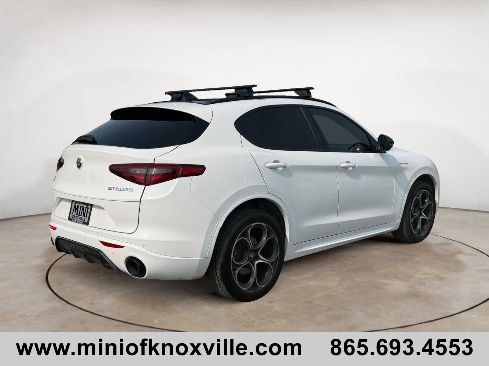 Used 2022 Alfa Romeo Stelvio Veloce AWD/4WD image 3