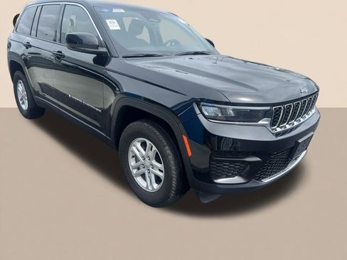 Used 2023 Jeep Grand Cherokee Laredo AWD/4WD image 38