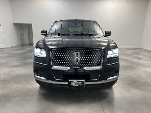 Used 2024 Lincoln Navigator Reserve AWD/4WD image 3