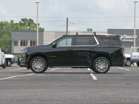 Used 2025 Chevrolet Tahoe LT RWD image 7