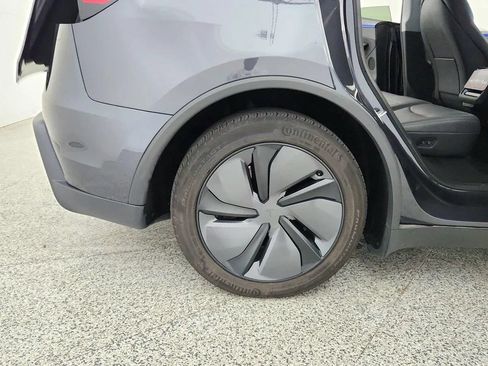 Used 2026 Tesla Model Y Long Range AWD/4WD image 35