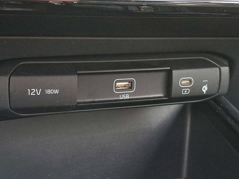 Used 2023 Kia Niro EX image 21