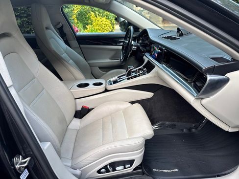 Used 2018 Porsche Panamera 4 AWD/4WD image 30