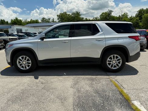 Used 2021 Chevrolet Traverse LT w/ LPO, Cargo Package AWD/4WD image 8