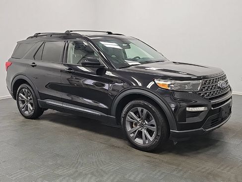 Used 2022 Ford Explorer XLT w/ Equipment Group 202A AWD/4WD image 3