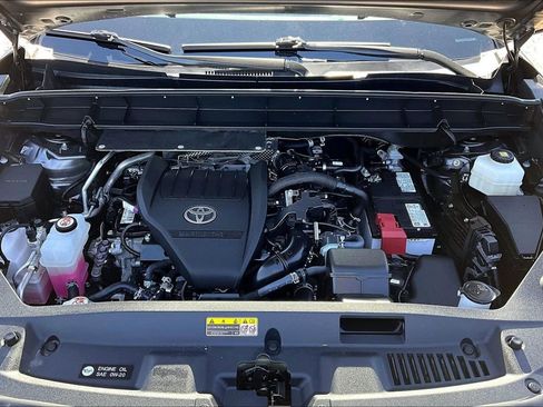 Used 2023 Toyota Highlander LE image 10