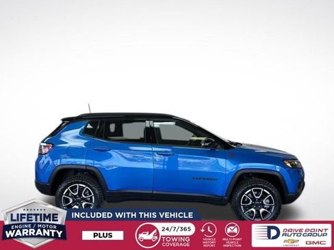Used 2025 Jeep Compass Trailhawk image 2