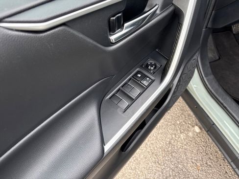 Used 2020 Toyota RAV4 XLE Premium image 11