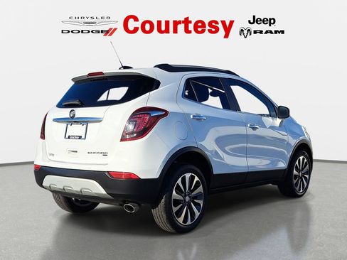 Used 2022 Buick Encore Preferred AWD/4WD image 4