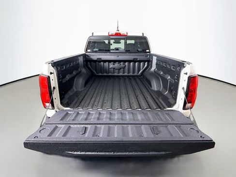 New 2026 Chevrolet Colorado ZR2 w/ Technology Package AWD/4WD image 27