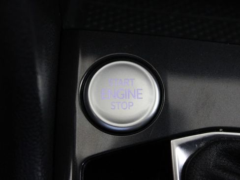 Used 2022 Volkswagen Tiguan SE FWD image 12