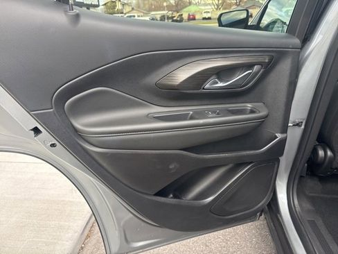Used 2024 GMC Terrain SLE image 17