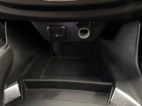 Used 2020 Chevrolet Traverse LT image 18