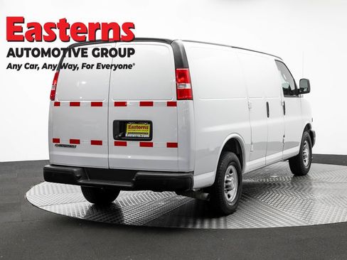 Used 2021 Chevrolet Express 2500 RWD image 5