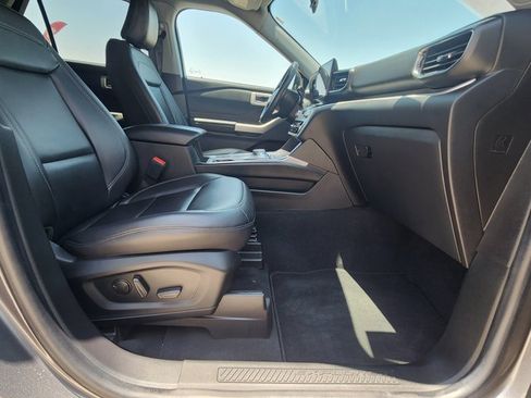 Used 2022 Ford Explorer XLT w/ Equipment Group 202A image 20