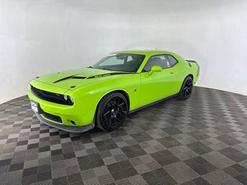 Used 2015 Dodge Challenger R/T Scat Pack w/ Scat Pack Appearance Package RWD image 5