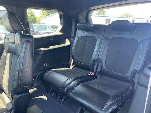 Used 2023 Jeep Grand Cherokee L Laredo AWD/4WD image 18