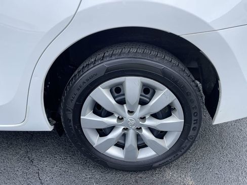Used 2015 Toyota Corolla LE image 8