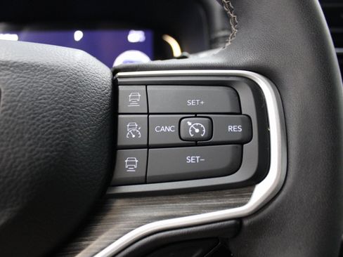 Used 2023 Jeep Wagoneer L Series II image 39